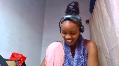 Esmeralda28 live cam on Cam4