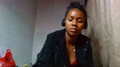 Esmeralda28 live cam on Cam4