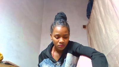 Esmeralda28 live cam on Cam4