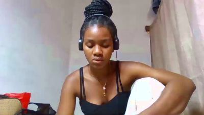 Esmeralda28 live cam on Cam4