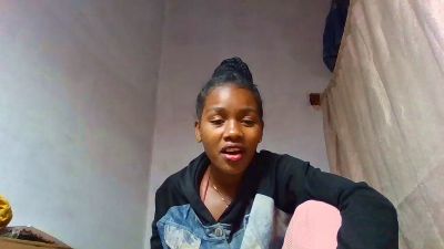Esmeralda28 live cam on Cam4