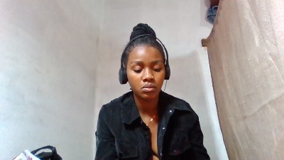 Esmeralda28 live cam on Cam4