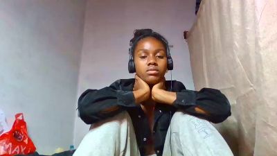 Esmeralda28 live cam on Cam4