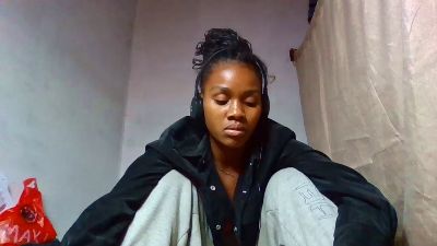 Esmeralda28 live cam on Cam4