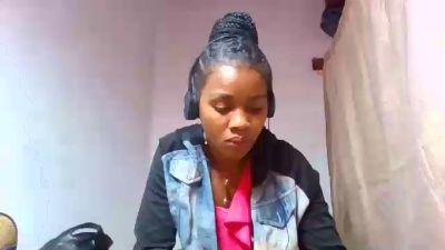 Esmeralda28 live cam on Cam4