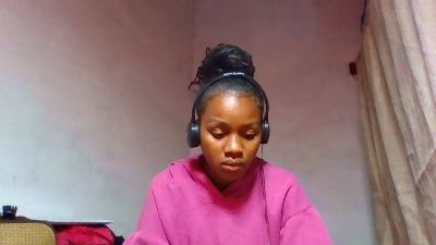 Esmeralda28 live cam on Cam4