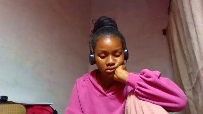 Esmeralda28 live cam on Cam4