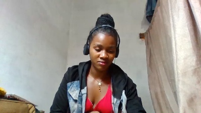 Esmeralda28 live cam on Cam4