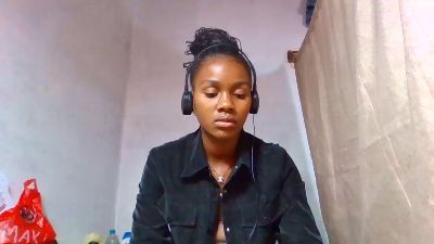 Esmeralda28 live cam on Cam4