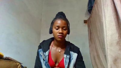 Esmeralda28 live cam on Cam4