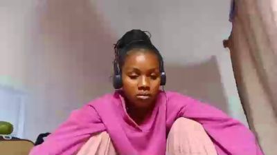 Esmeralda28 live cam on Cam4