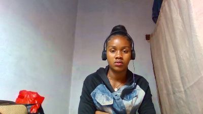 Esmeralda28 live cam on Cam4