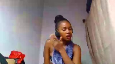 Esmeralda28 live cam on Cam4