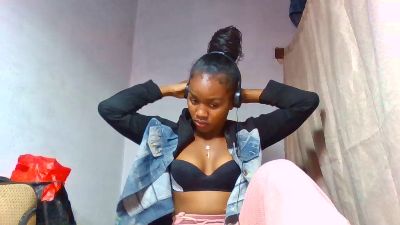 Esmeralda28 live cam on Cam4