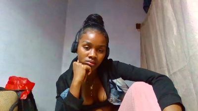 Esmeralda28 live cam on Cam4