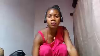 Esmeralda28 live cam on Cam4