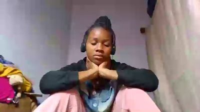 Esmeralda28 live cam on Cam4
