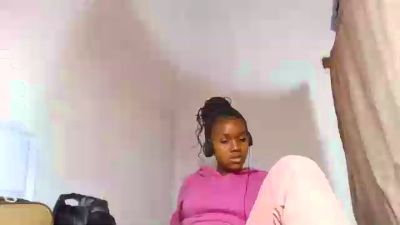Esmeralda28 live cam on Cam4