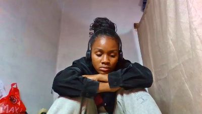 Esmeralda28 live cam on Cam4