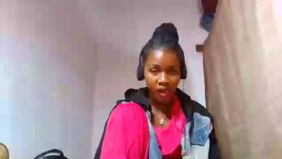 Esmeralda28 live cam on Cam4