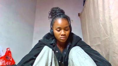 Esmeralda28 live cam on Cam4