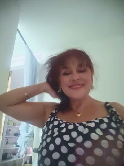 Esmeralda6758 live cam on Cam4
