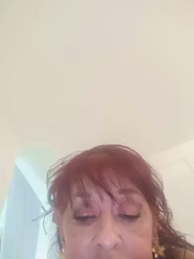 Esmeralda6758 live cam on Cam4