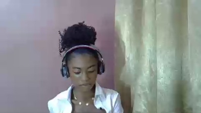 Esmeraldah live cam on Cam4