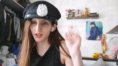EssieCackowski live cam on Cam4