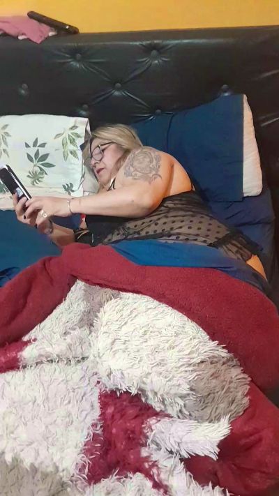 Estella1970 live cam on Cam4