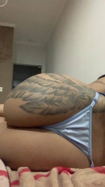 Esterzinhah19 live cam on Cam4