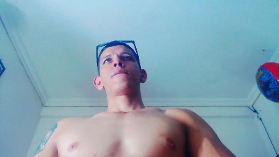 Eugy_dirty2022 live cam on Cam4