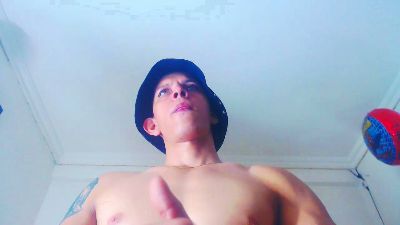 Eugy_dirty2022 live cam on Cam4