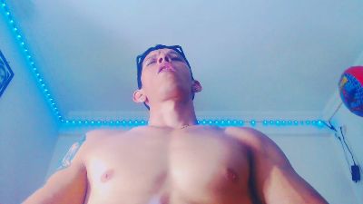 Eugy_dirty2022 live cam on Cam4