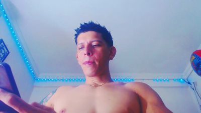 Eugy_dirty2022 live cam on Cam4