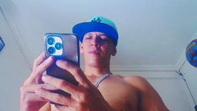 Eugy_dirty2022 live cam on Cam4