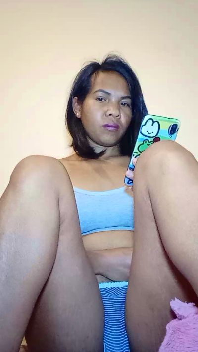 Evachate32 live cam on Cam4