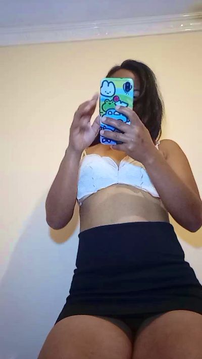 Evachate32 live cam on Cam4