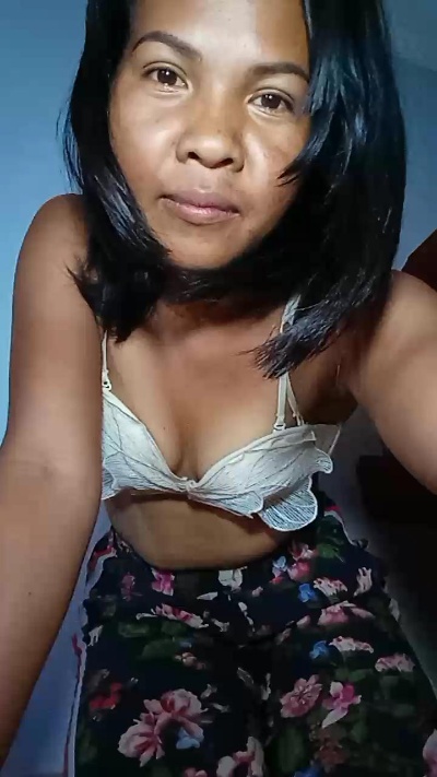 Evachate32 live cam on Cam4