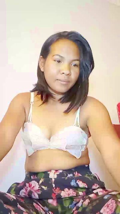 Evachate32 live cam on Cam4