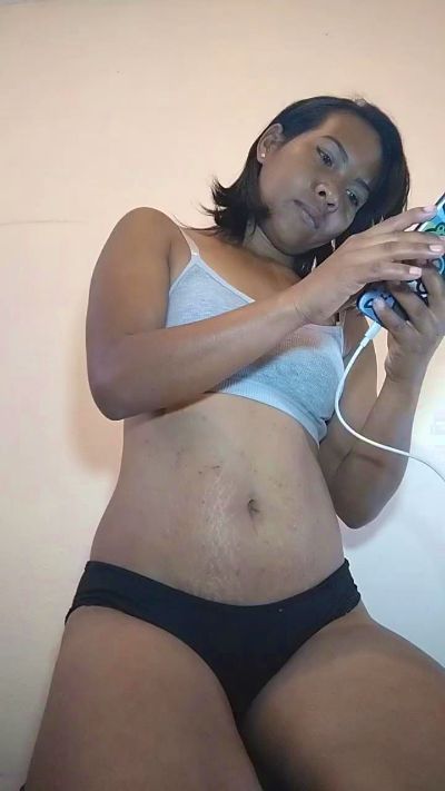 Evachate32 live cam on Cam4