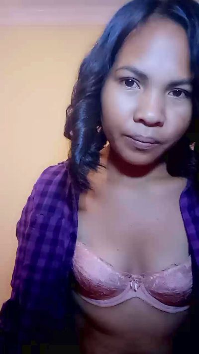 Evachate32 live cam on Cam4