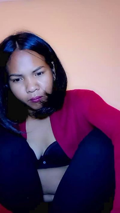 Evachate32 live cam on Cam4