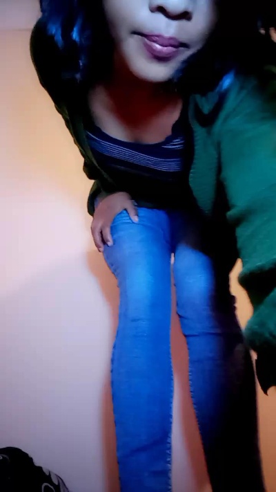 Evachate32 live cam on Cam4