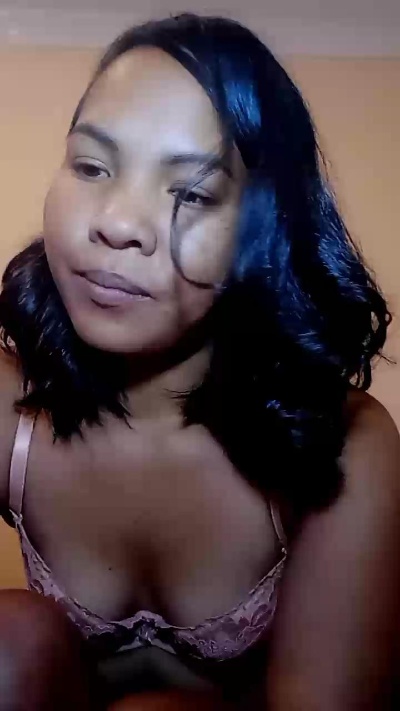 Evachate32 live cam on Cam4
