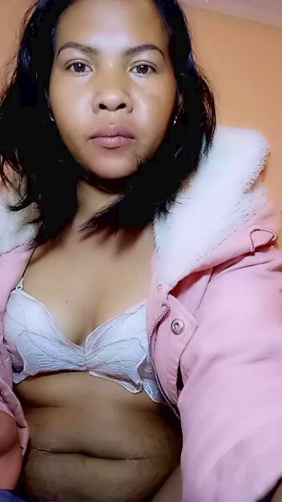 Evachate32 live cam on Cam4