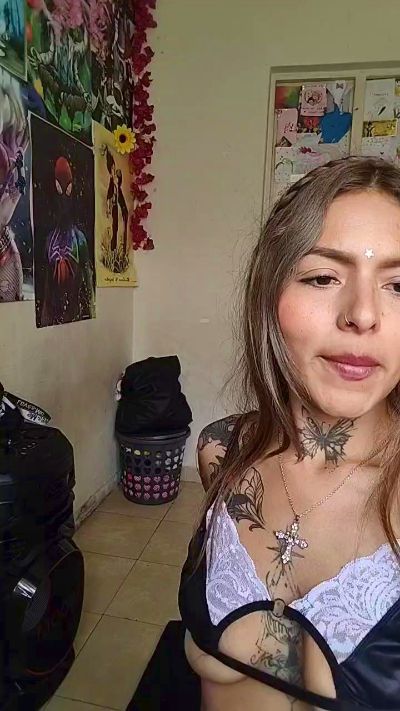 Evafuckass live cam on Cam4
