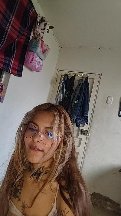 Evafuckass live cam on Cam4