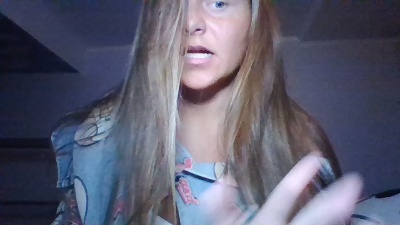 Evasapples2025 live cam on Cam4