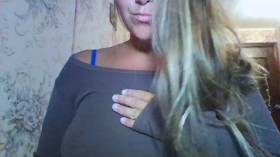Evasapples2025 live cam on Cam4